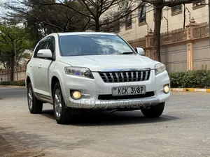 Toyota Vanguard 2010 White