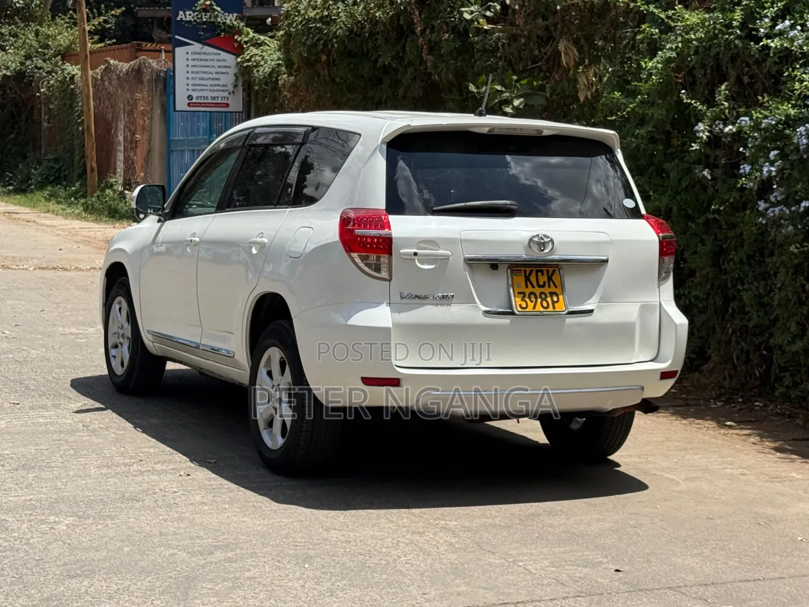 Toyota Vanguard 2010 White
