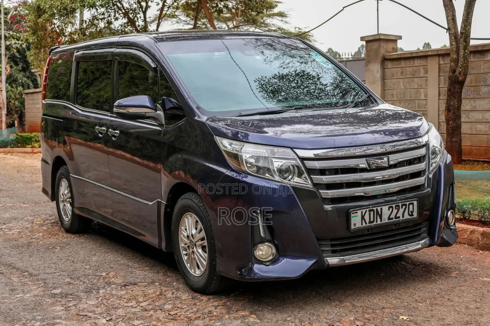 Toyota Noah 2016 Purple