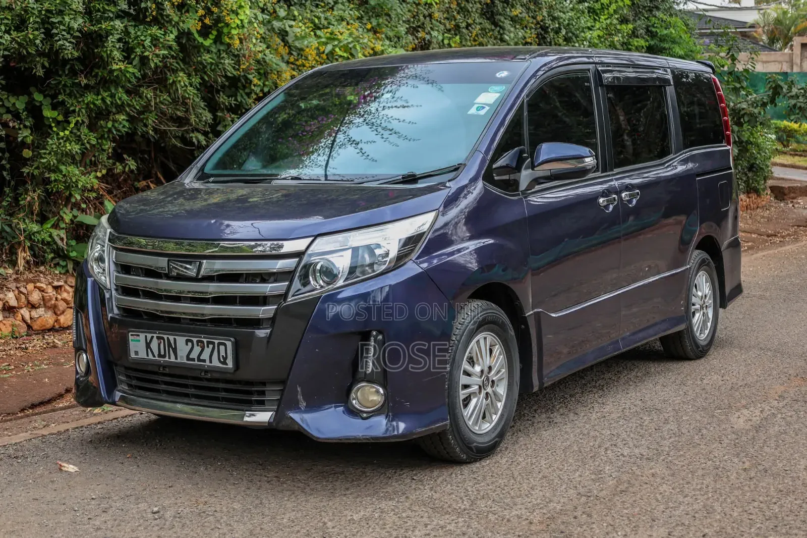 Toyota Noah 2016 Purple