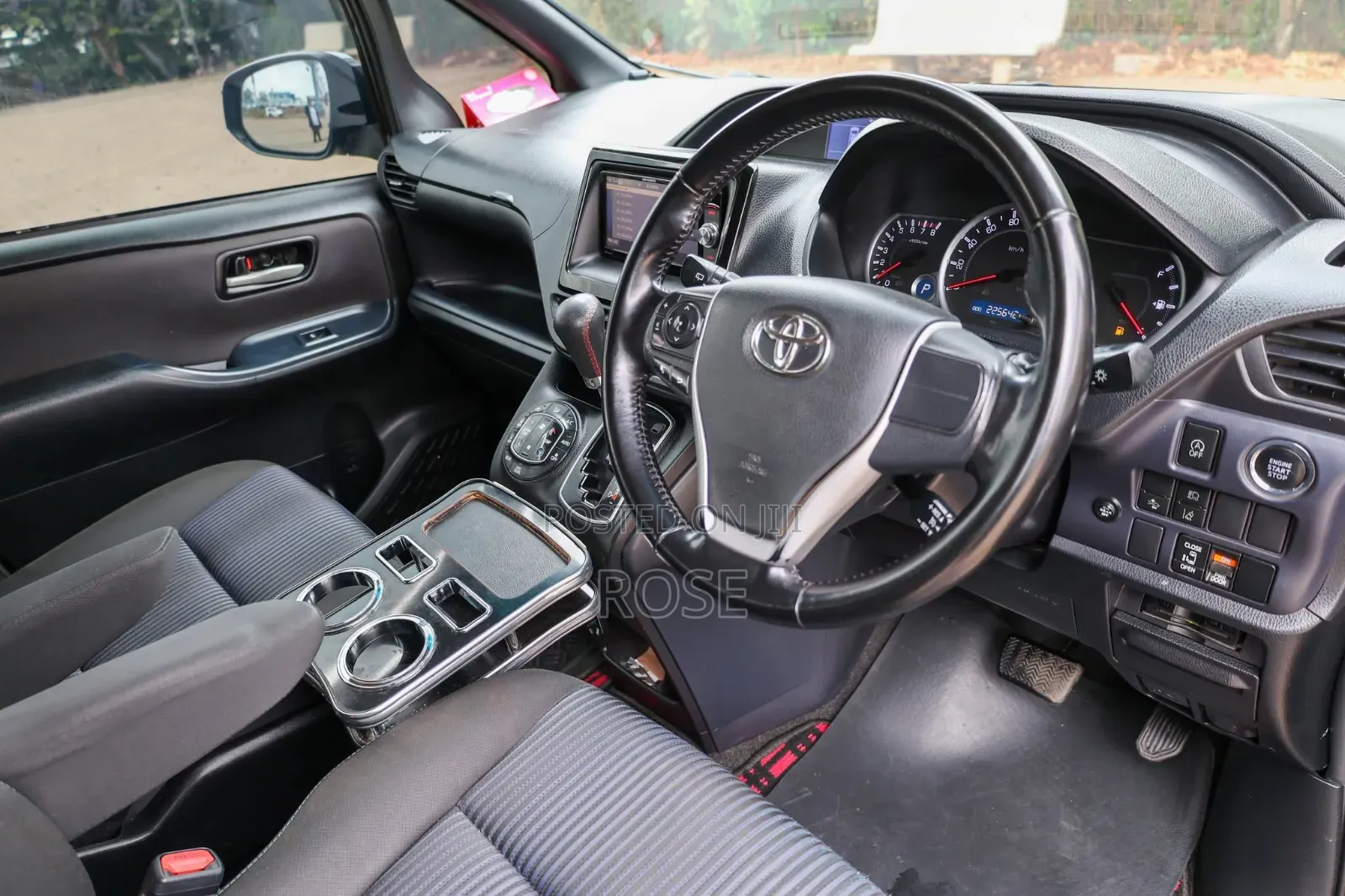 Toyota Noah 2016 Purple
