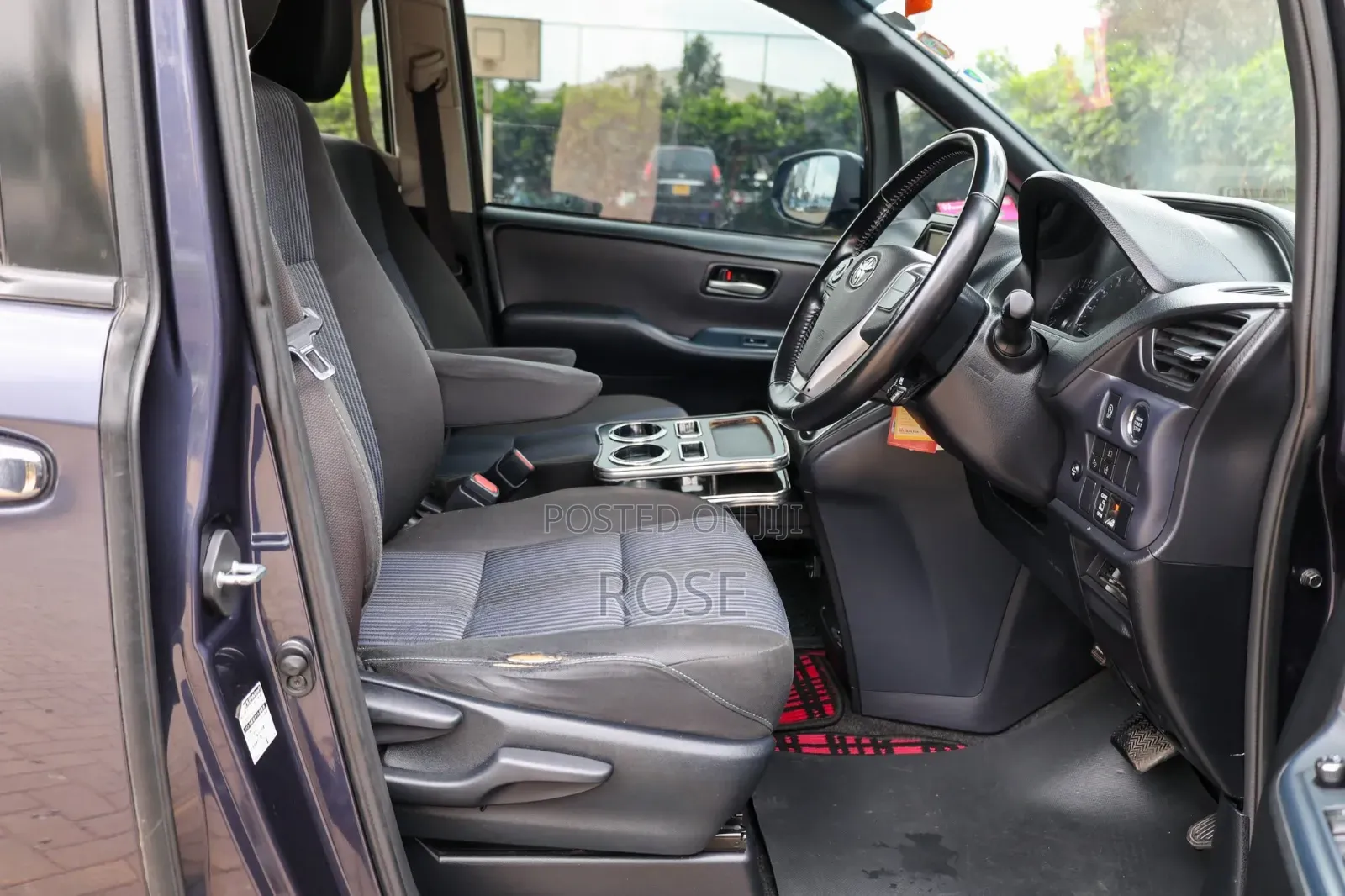 Toyota Noah 2016 Purple