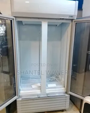 Working a Commercial Display Fridge 1000litres