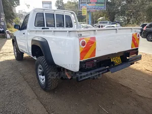 Nissan Pick-Up 2016 White