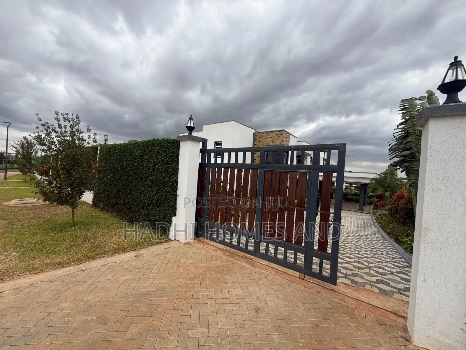 4bdrm Mansion in Tatu City, Nairobi Central for rent