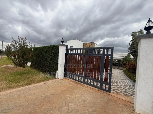 4bdrm Mansion in Tatu City, Nairobi Central for rent