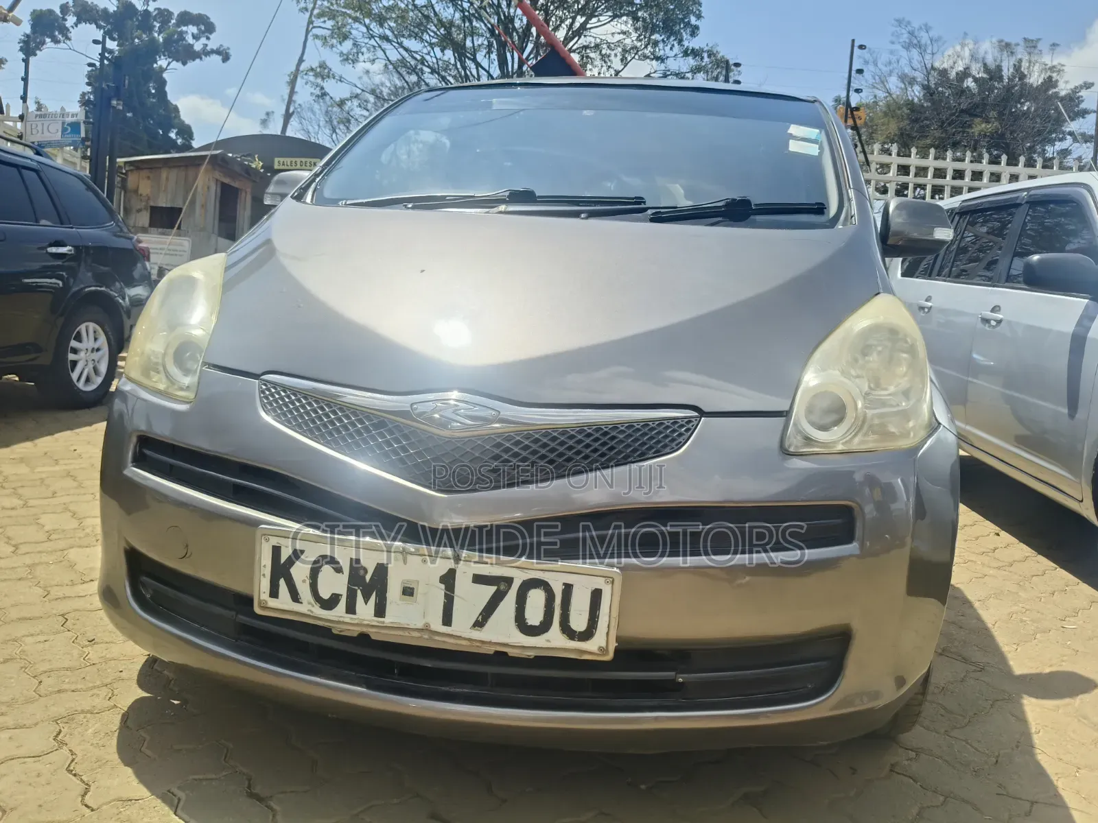 Toyota Ractis 1.5 AWD 2010 Gray