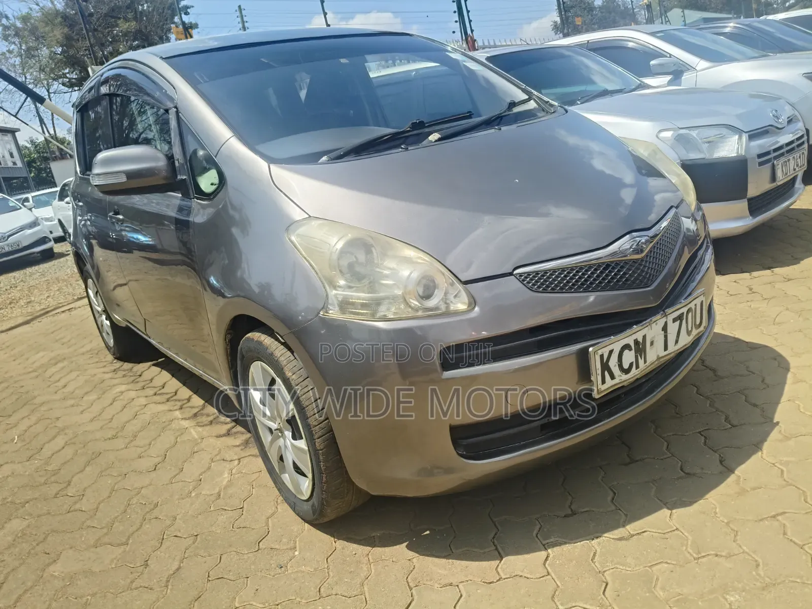 Toyota Ractis 1.5 AWD 2010 Gray
