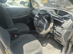Toyota Ractis 1.5 AWD 2010 Gray