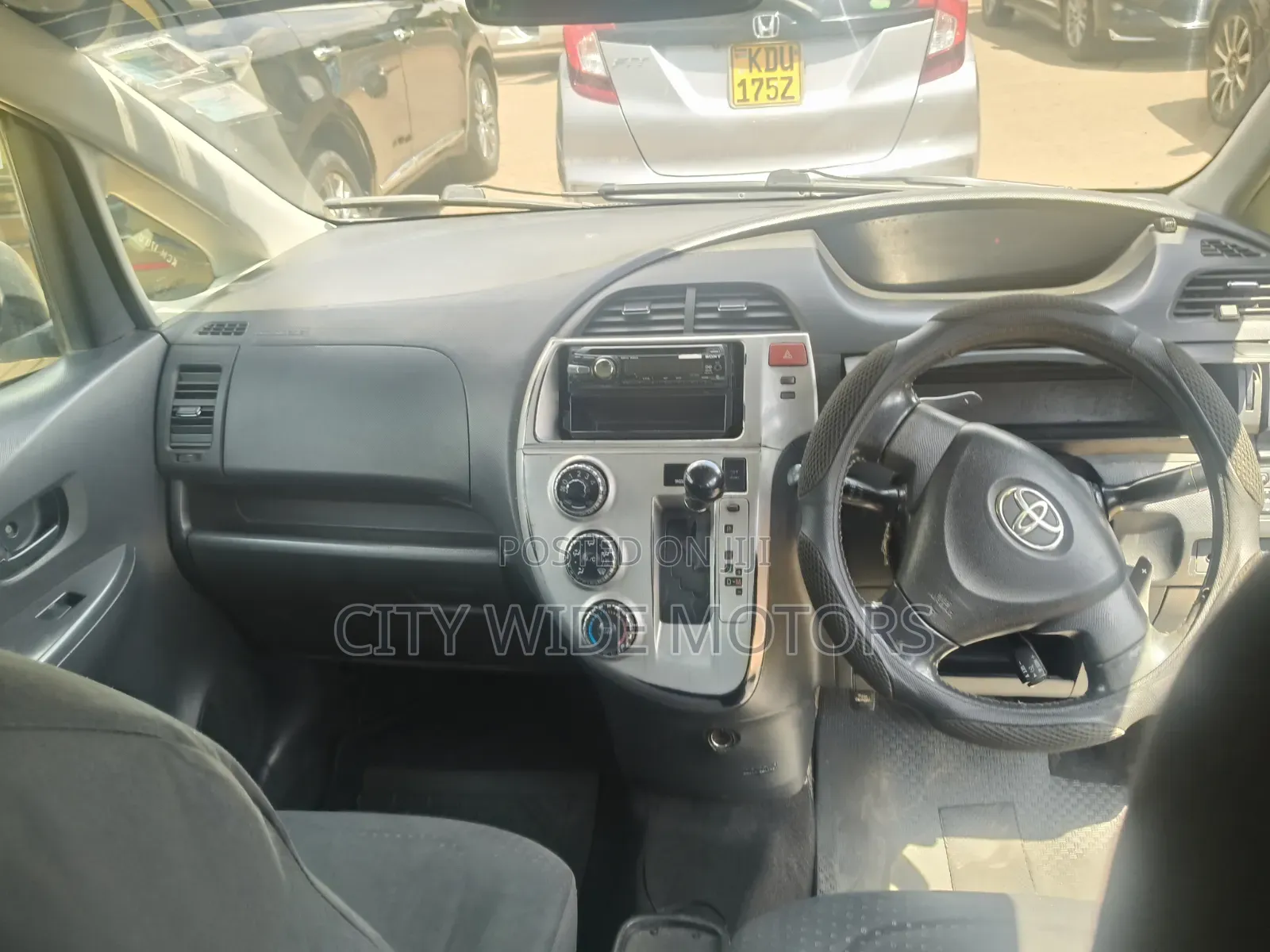 Toyota Ractis 1.5 AWD 2010 Gray