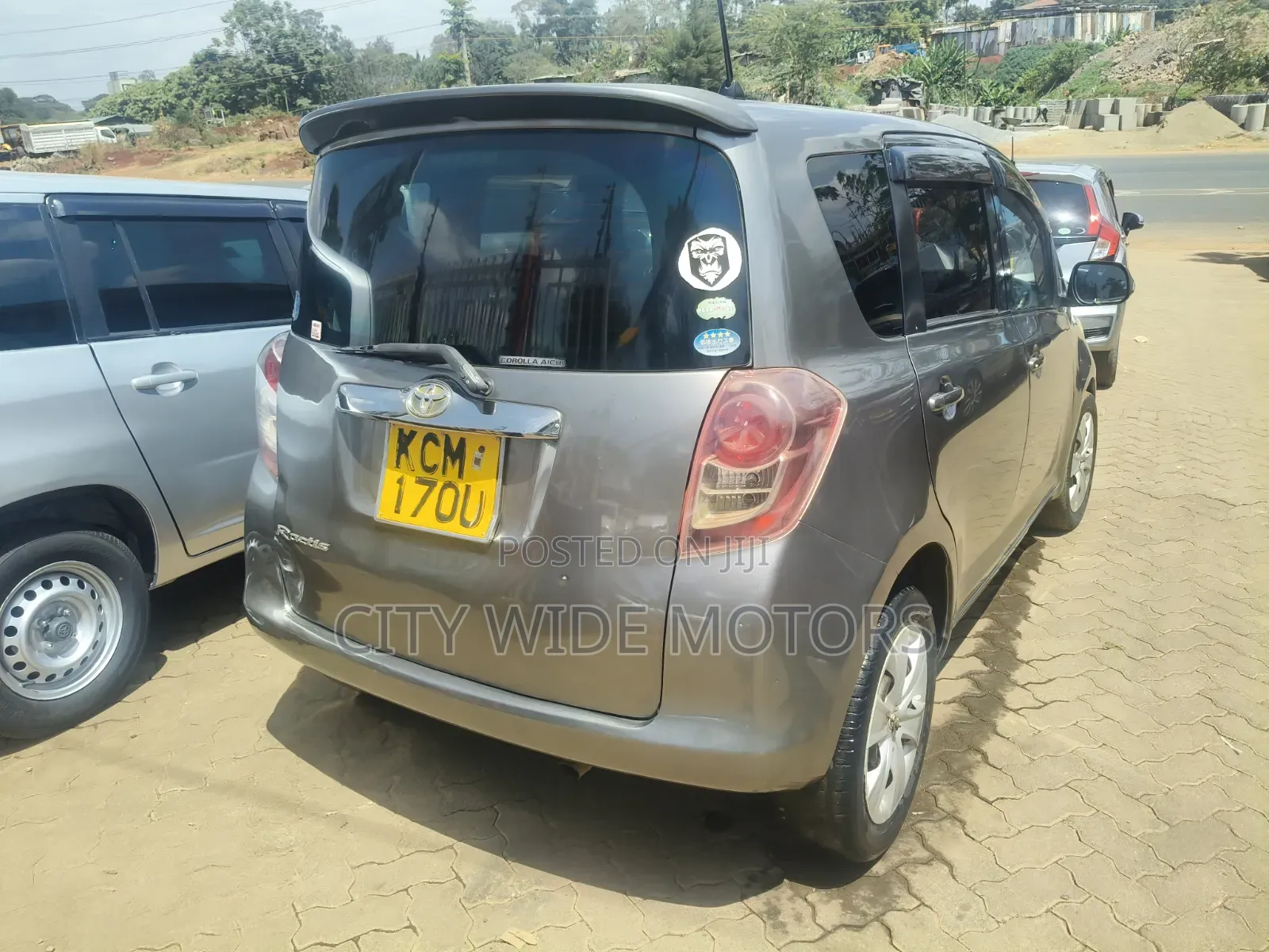 Toyota Ractis 1.5 AWD 2010 Gray