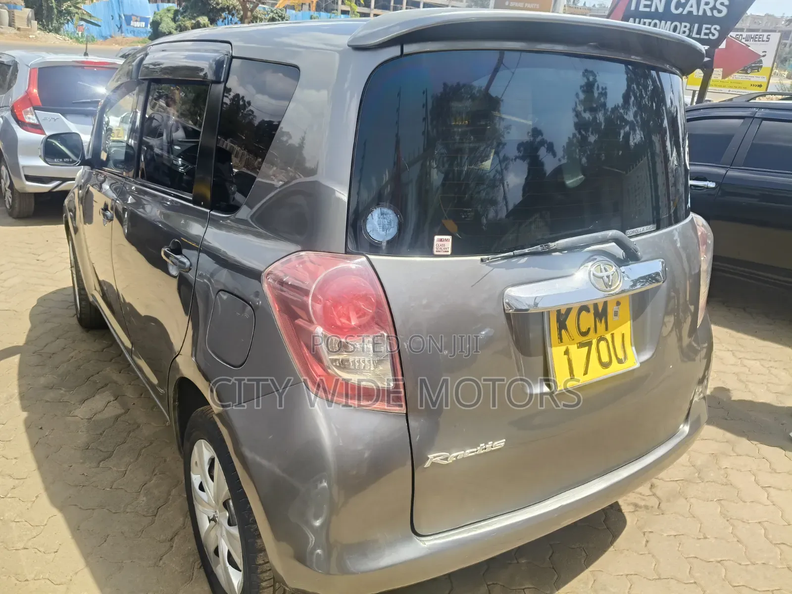 Toyota Ractis 1.5 AWD 2010 Gray