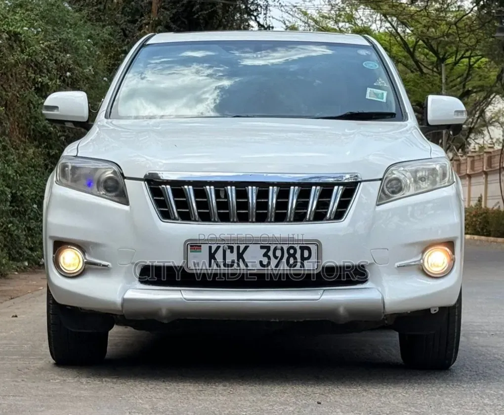 Toyota Vanguard 2010 White
