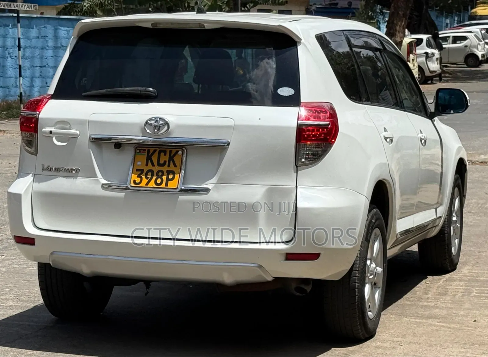 Toyota Vanguard 2010 White