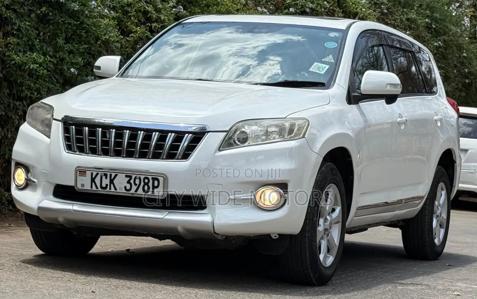 Toyota Vanguard 2010 White
