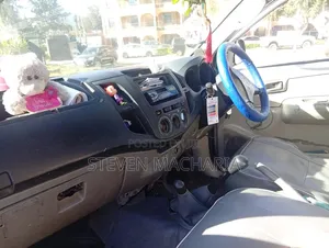 Toyota Hilux 2.5 Cab 2005 White