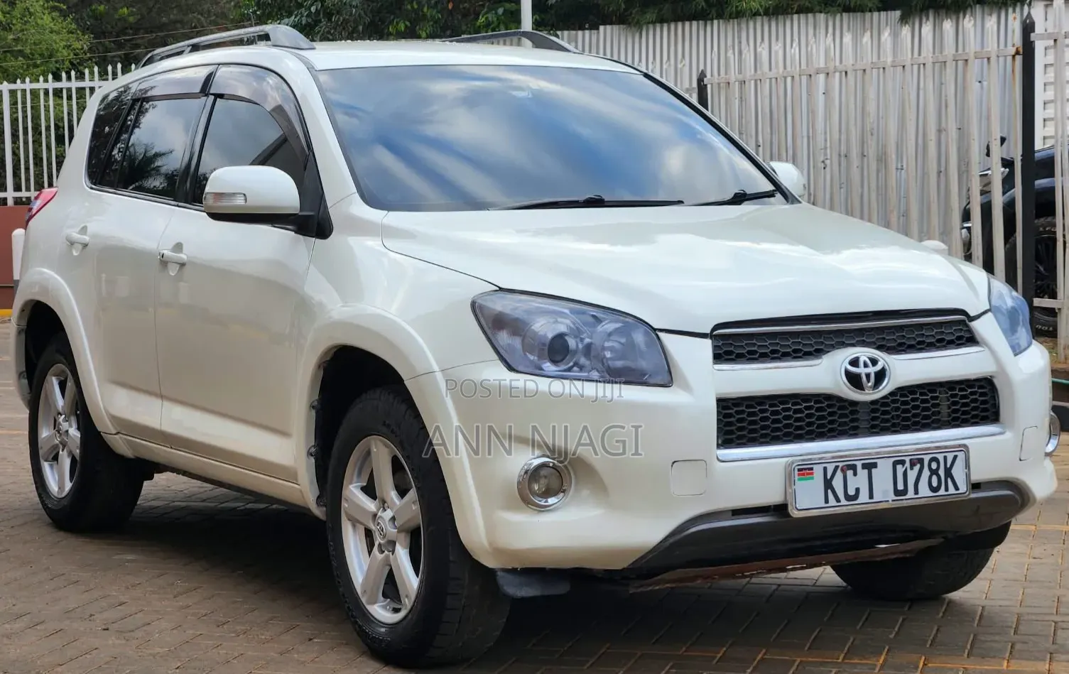 Toyota RAV4 2.5 2011 White