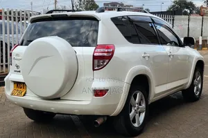 Toyota RAV4 2.5 2011 White