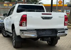 Toyota Hilux 2019 White