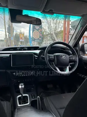 Toyota Hilux 2019 White