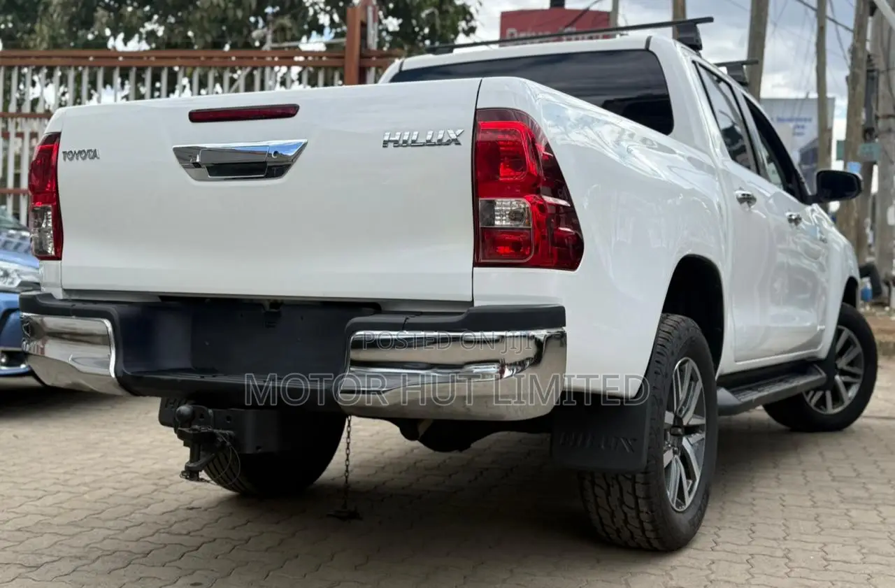 Toyota Hilux 2019 White