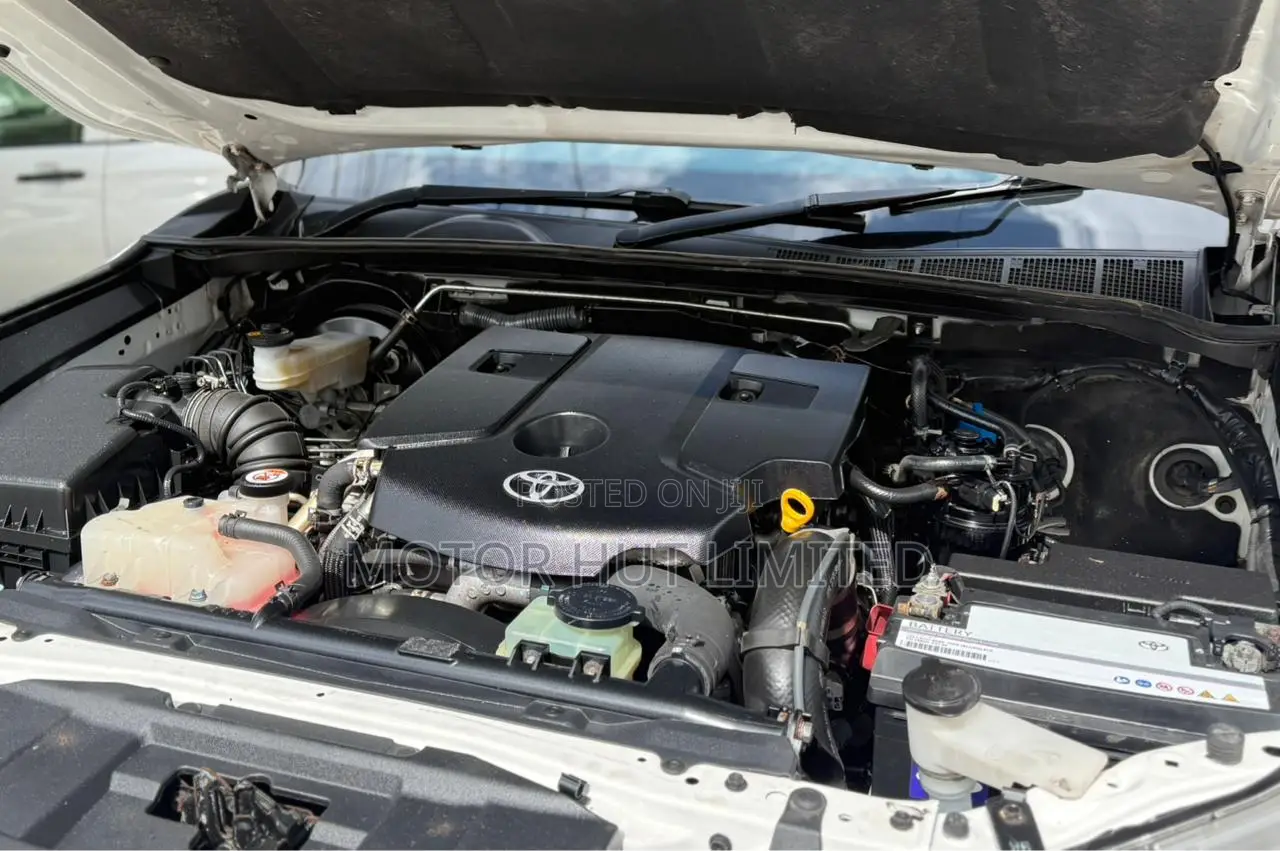 Toyota Hilux 2019 White