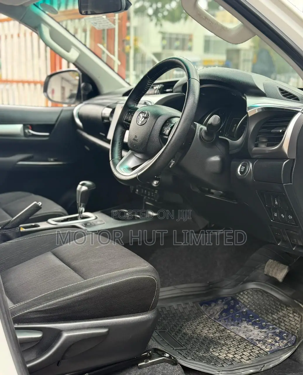 Toyota Hilux 2019 White