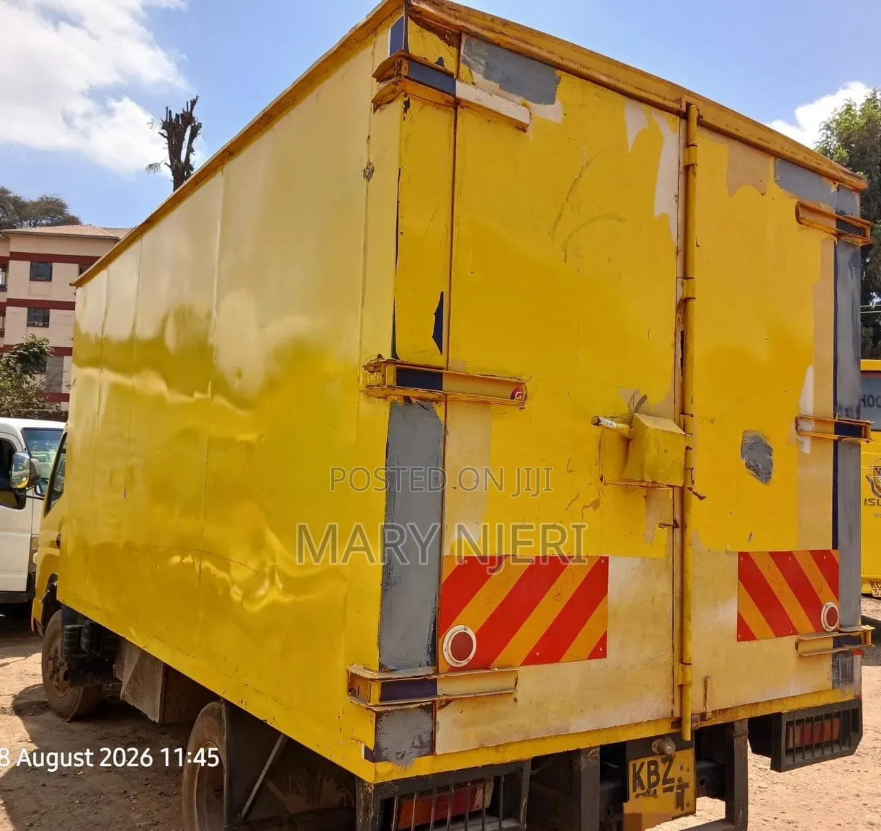 Mitsubishi Canter Truck 2013 Yellow