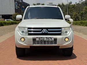 Mitsubishi Pajero 3.2 Di-Dc GLS 2012 White