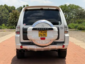 Mitsubishi Pajero 3.2 Di-Dc GLS 2012 White