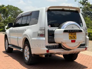 Mitsubishi Pajero 3.2 Di-Dc GLS 2012 White