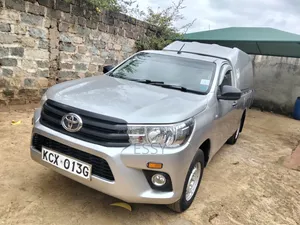 Toyota Hilux 2018 Silver