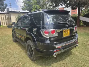 Toyota Fortuner 3.0 D AWD 2014 Black