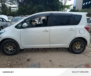 Toyota Ractis 2009 White