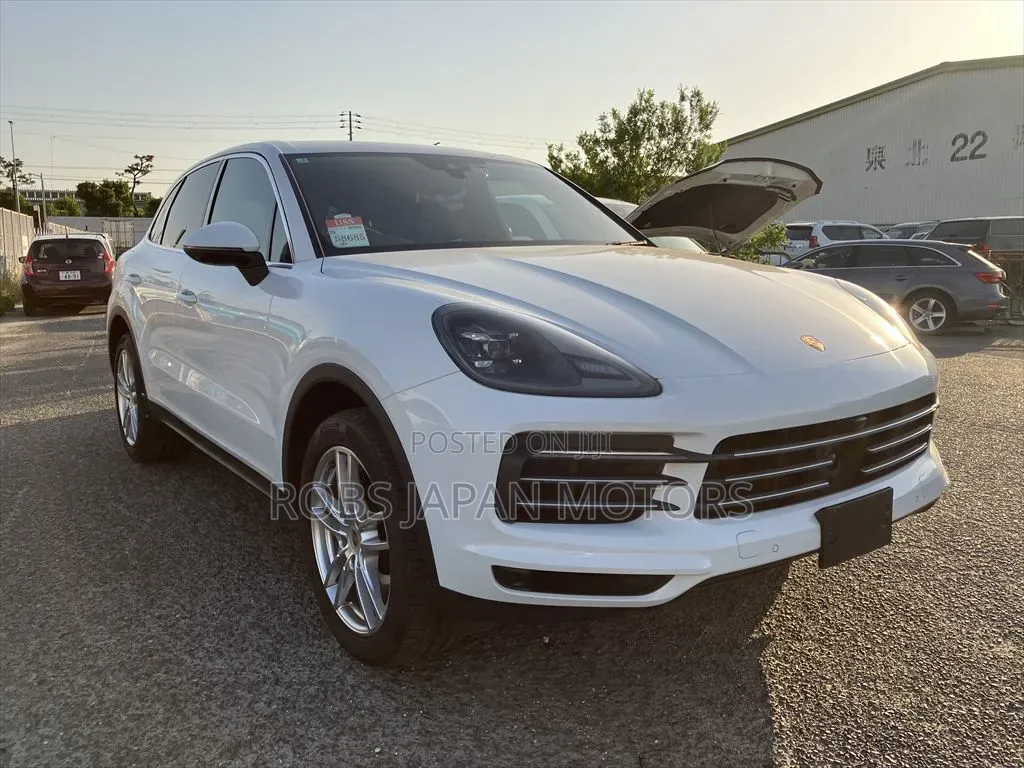 Porsche Cayenne S AWD 2019 Off white