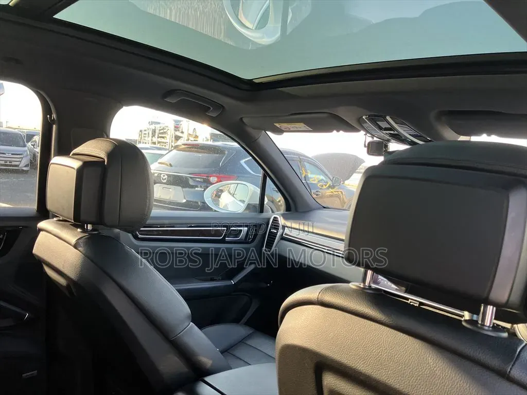 Porsche Cayenne S AWD 2019 Off white