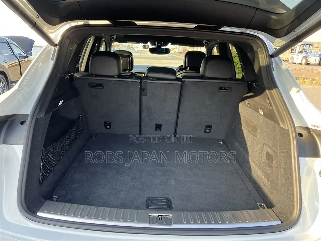 Porsche Cayenne S AWD 2019 Off white