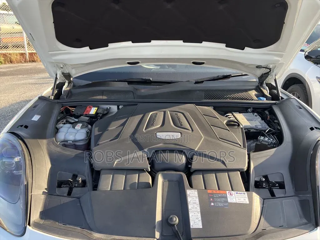Porsche Cayenne S AWD 2019 Off white