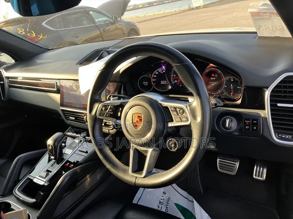 Porsche Cayenne S AWD 2019 Off white