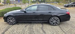 Mercedes-Benz 300E 2019 Black