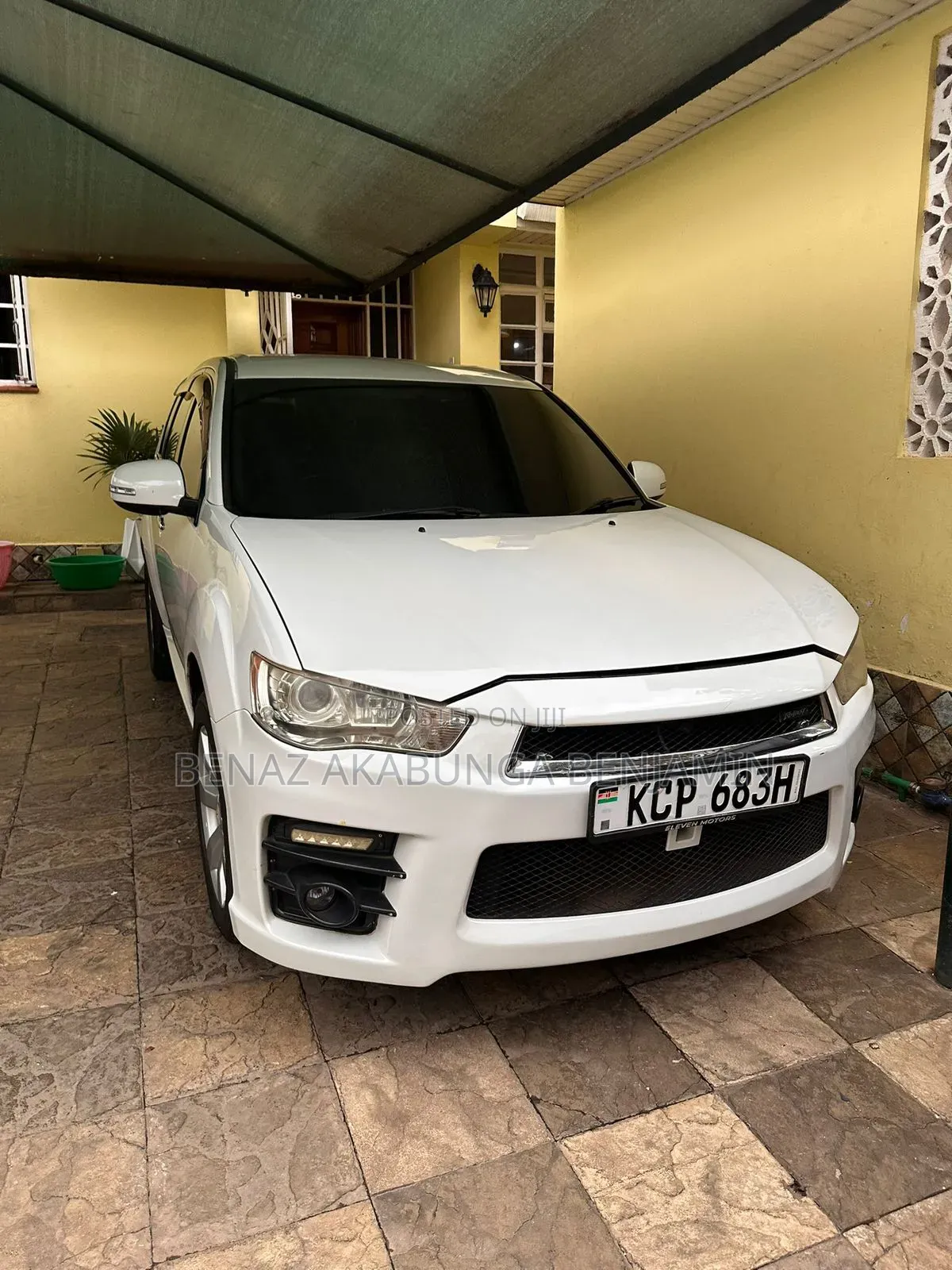 Mitsubishi Outlander 2010 White