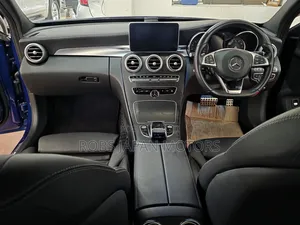 Mercedes-Benz C200 2018 Blue