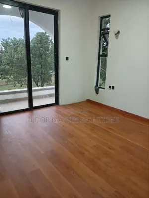 SPC Flooring (Royal Mahogany)