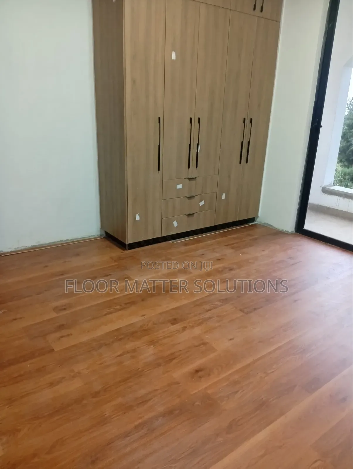 SPC Flooring (Royal Mahogany)