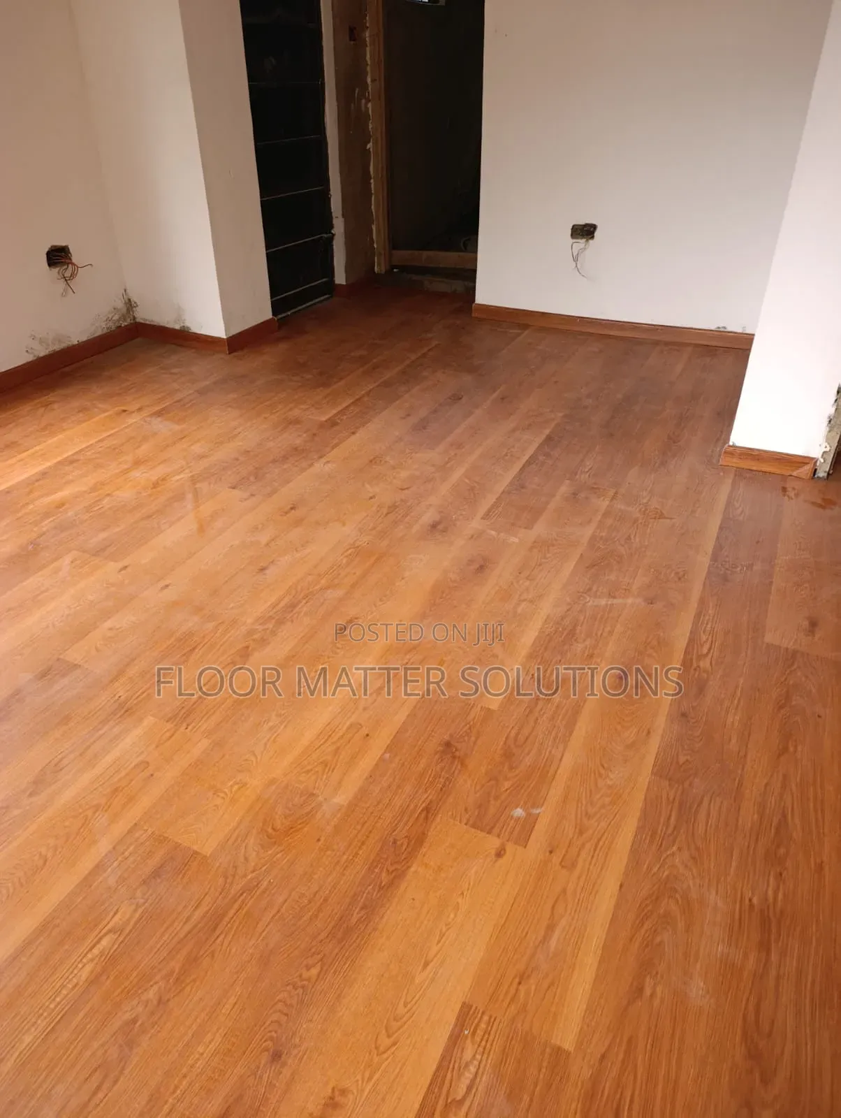 SPC Flooring (Royal Mahogany)
