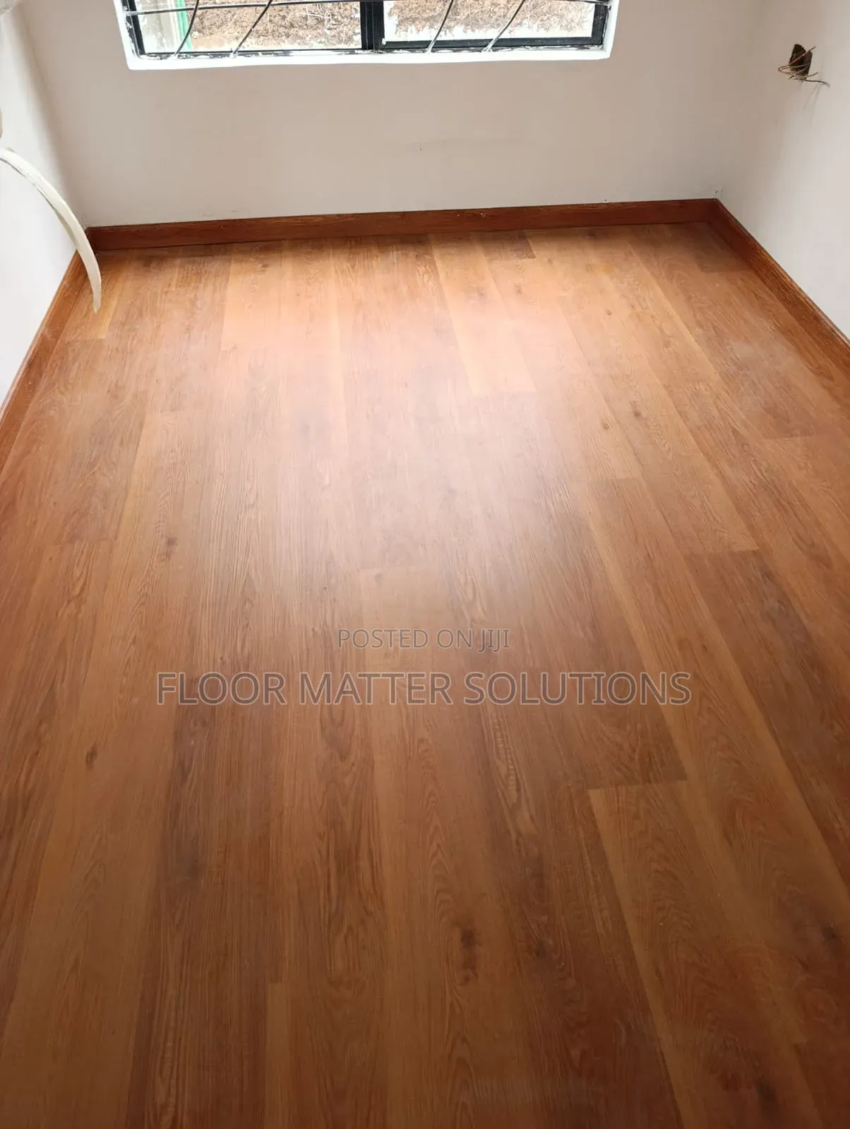 SPC Flooring (Royal Mahogany)