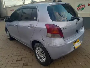 Toyota Vitz 2012 Silver