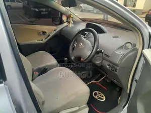 Toyota Vitz 2012 Silver