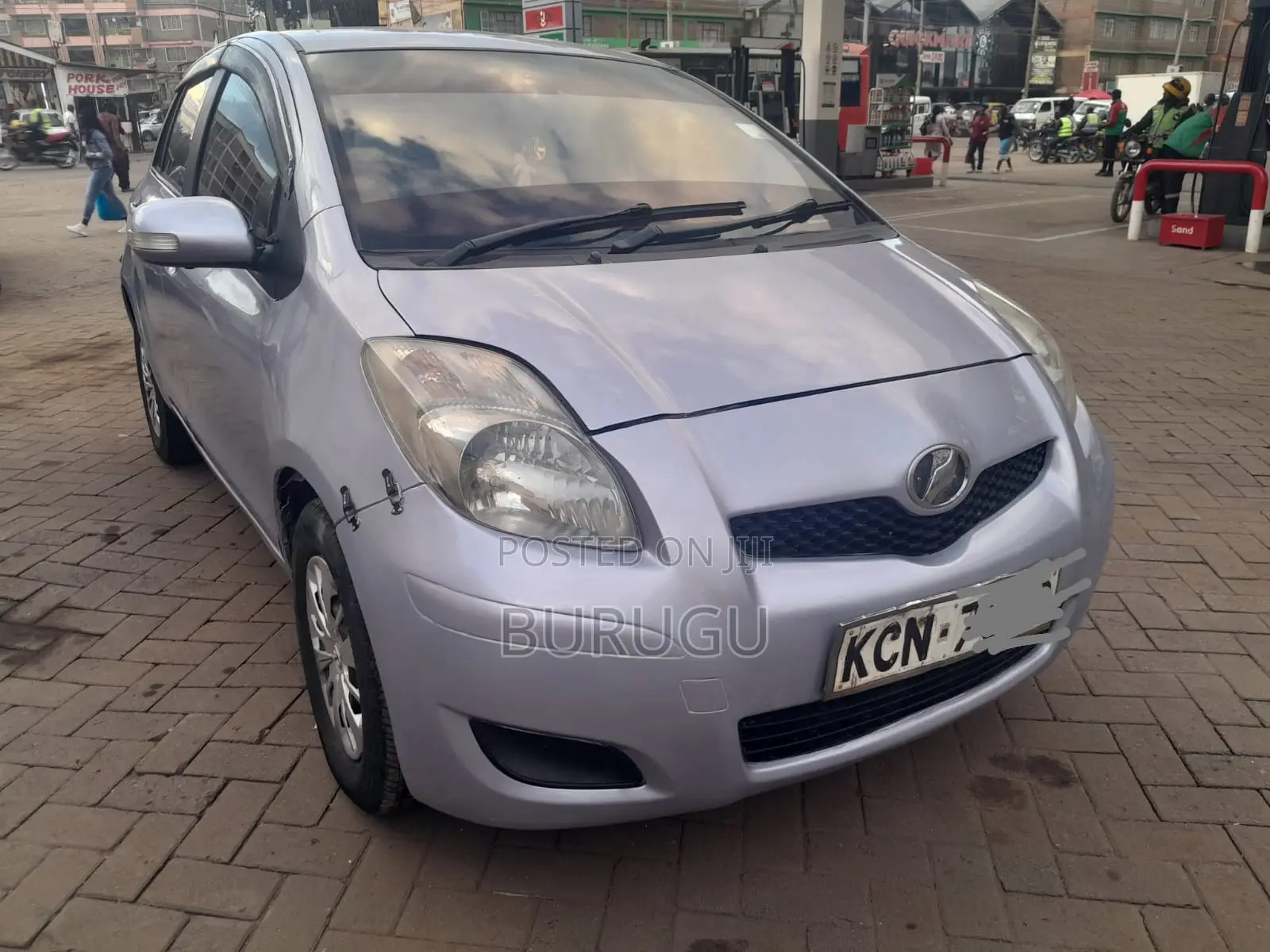 Toyota Vitz 2012 Silver