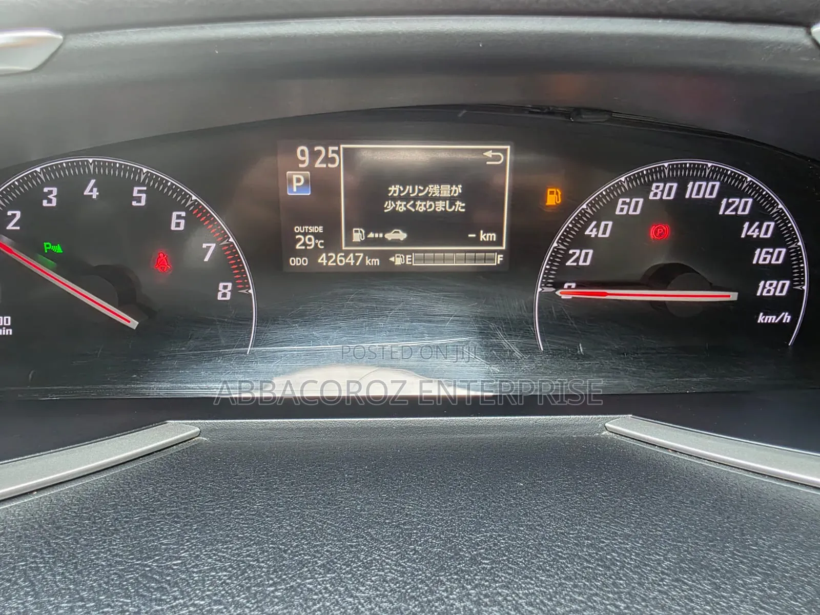 Toyota Sienta 2018 Maroon